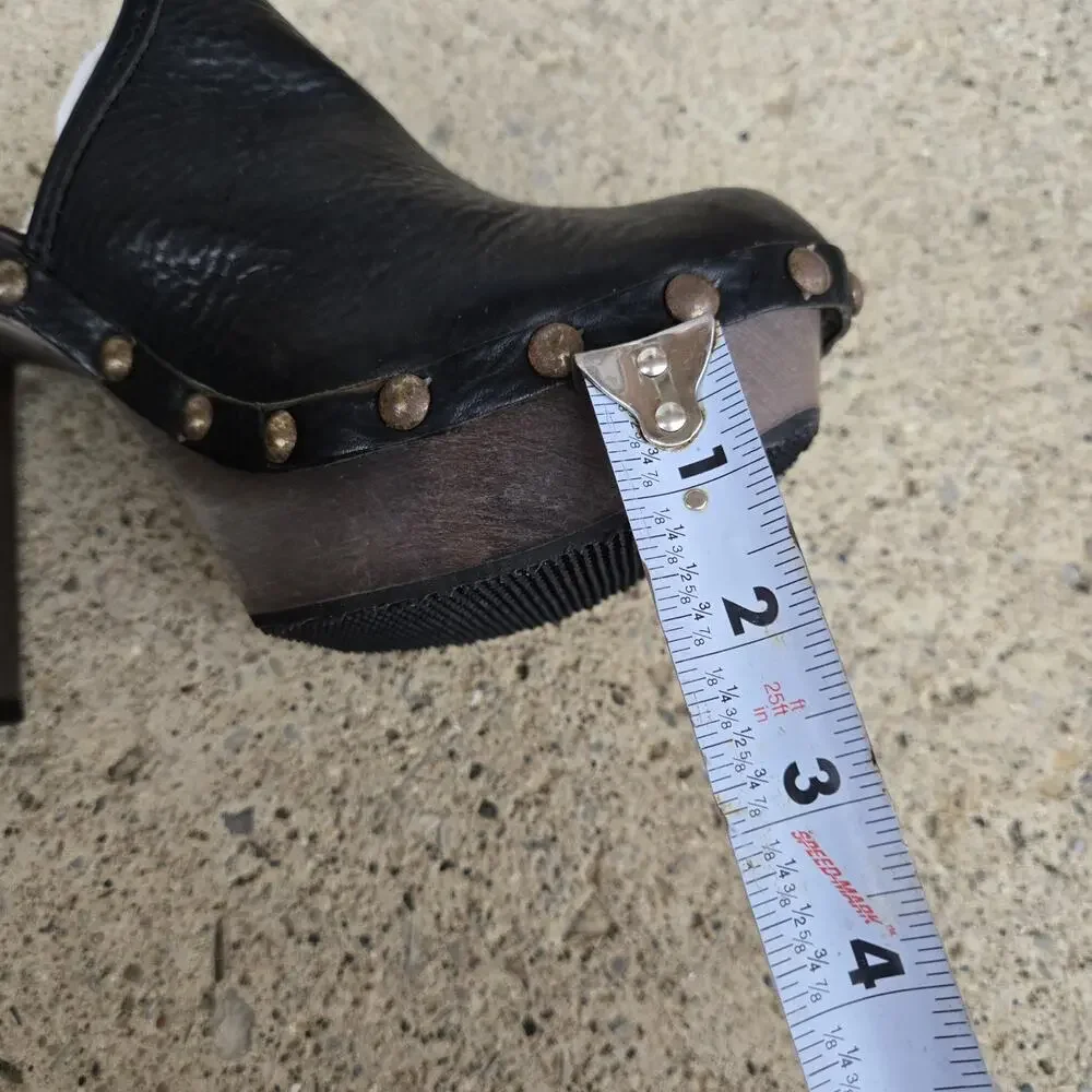 Hollywood Trading Company Womens EU Sz 39 Black Leather Heel Clogs Studded